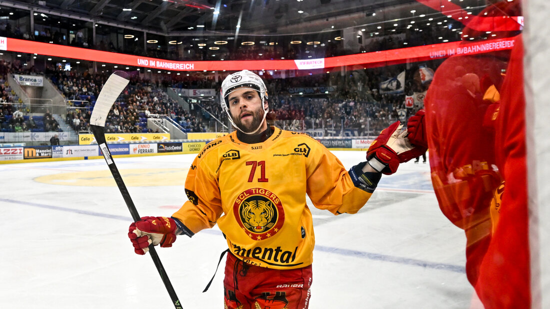 Gross in Form: Julian Schmutz eröffnete mit seinem bereits vierten Saisontor das Skore für die SCL Tigers in Ambri-Piotta 20261001222512572.jpg
