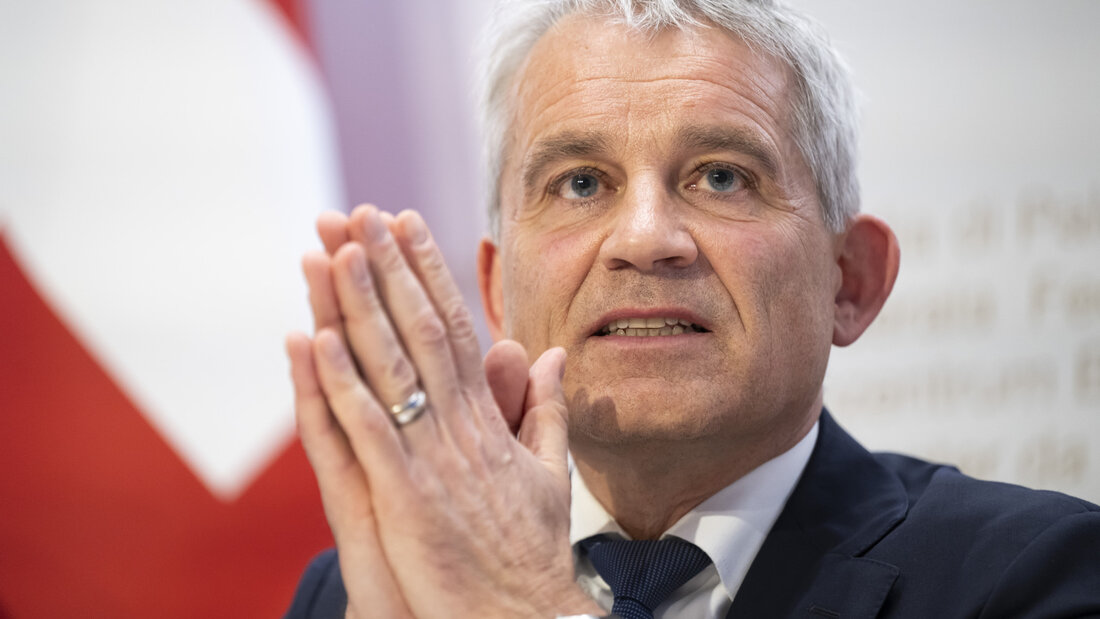 Die von Justizminister Beat Jans ausgeführten Schutzmassnahmen gegen eine unkontrollierte Zuwanderung aus der EU reichen laut der zuständigen Ständeratskommission nicht aus. Sie plädiert für eine neue Abgabe bei hoher Zuwanderung. (Archivbild) 20260818125232963.jpg