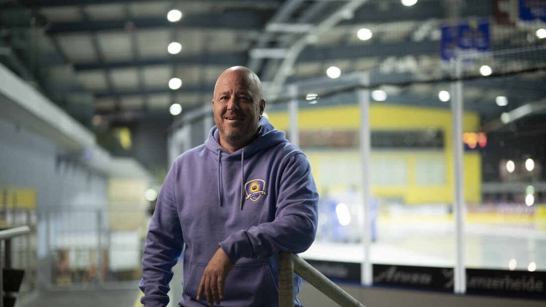 Christian Modes, der Geschäftsführer des EHC Arosa, übt sein Amt voller Leidenschaft aus 20251030043057851.jpg