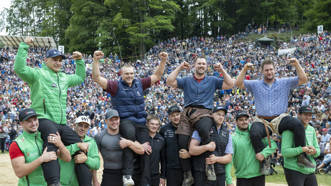 Gleich vier Schwinger triumphieren auf dem Brünig (von links): Werner Schlegel, Matthieu Burger, Fabian Staudenmann und Armon Orlik 20260726173940055.jpg