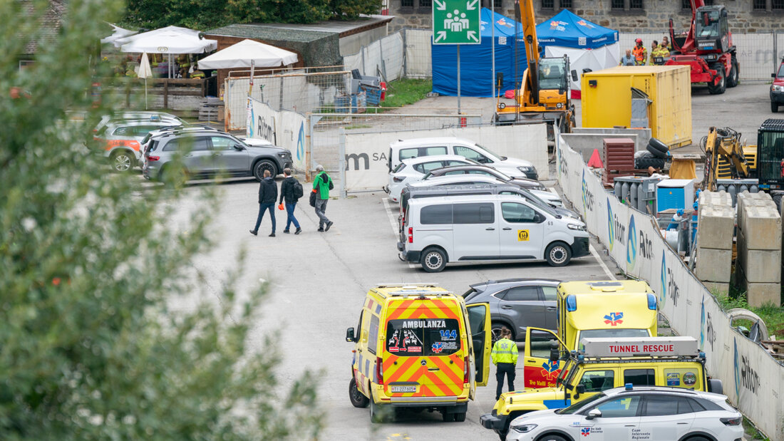 Zwei Personen sind bei einem Unfall im Kraftwerk Ritom in Piotta TI am Mittwochmorgen schwer verletzt worden. Die Tessiner Kantonspolizei, die Feuerwehr und die Rega standen im Einsatz. 20260909135801974.jpg