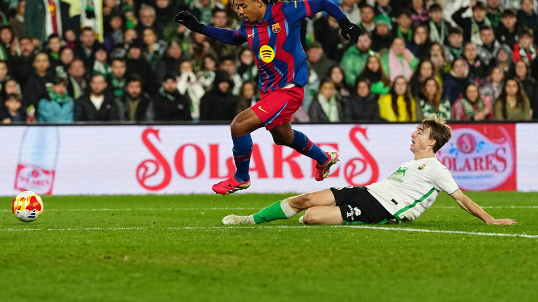 Racing Santander (hier im Cup gegen Barcelona) spielt ab kommender Saison wieder in der höchsten Liga Spaniens 20260516203528106.jpg