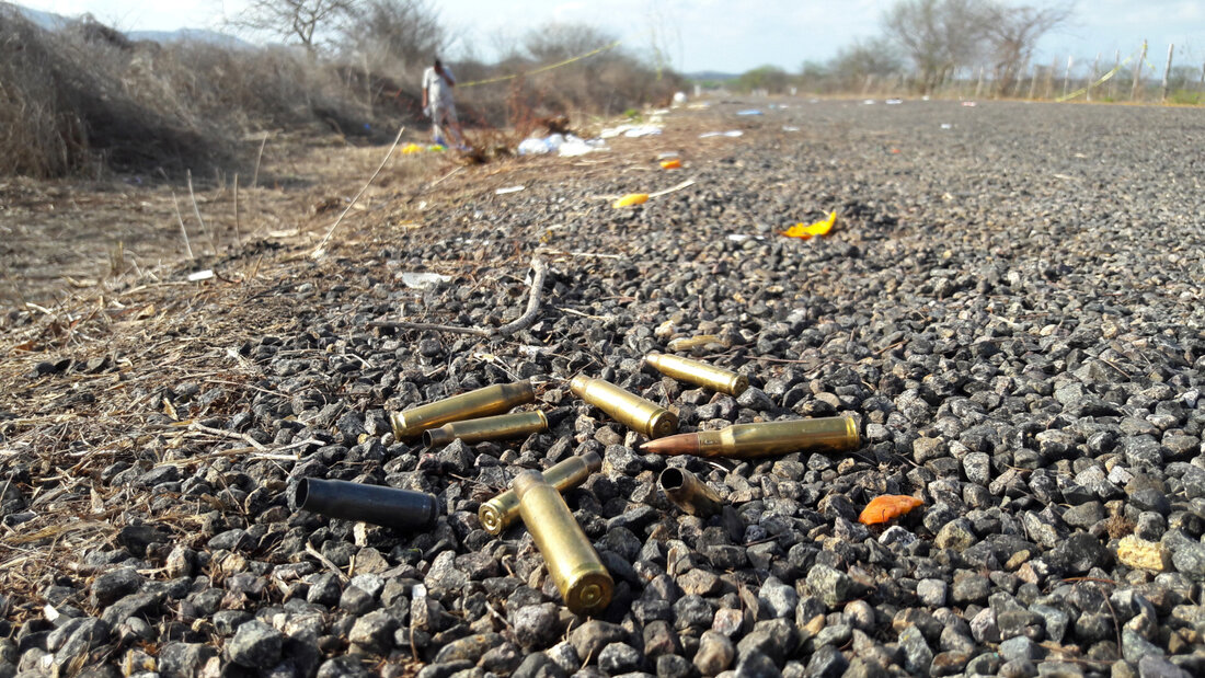 ARCHIV - Patronen und Hülsen liegen in Sinaloa auf dem Boden. Foto: Mario Rivera Alvarado/AP/dpa/Symbolbild 20260805192927425.jpg