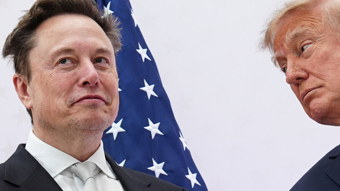 ARCHIV - US-Präsident Donald Trump (r) überreicht Elon Musk im US Institute of Peace die National Medal of Science. Foto: Julia Demaree Nikhinson/AP/dpa 20261013103748302.jpg