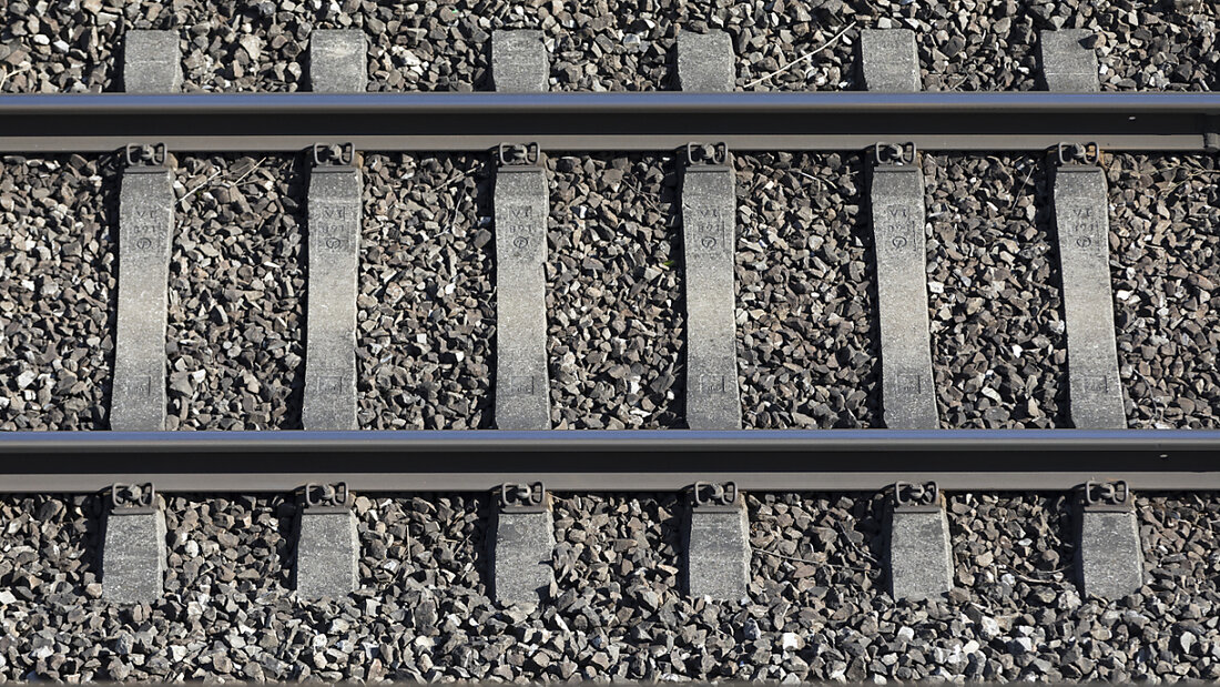 Die Zugstrecke zwischen Brig und Zermatt wird künftig im Rahmen eines Tests mit KI überwacht. (Archivbild) 20240925090210839.jpg