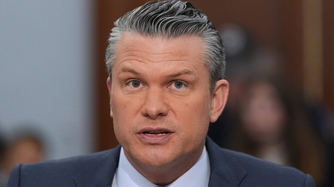 Verteidigungsminister Pete Hegseth sagt bei einer Anhörung des Haushaltsausschusses des Repräsentantenhauses für das Verteidigungsministerium in Washington aus. Foto: Alex Brandon/AP/dpa 20260512160231264.jpg