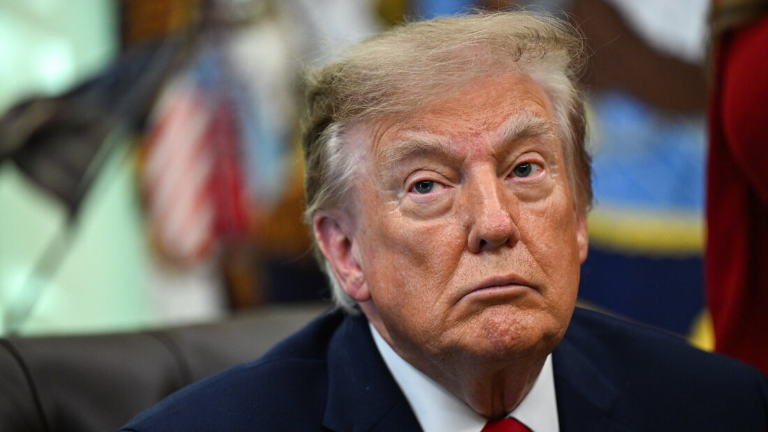 Düstere Aussichten für US-Präsident Donald Trump: Die Zustimmungsrate in der Bevölkerung ist im Keller - ausgerechnet kurz von den wichtigen Parlamentswahlen der Midterms im November. US-amerikanische Arbeitnehmer gegenüber ausländischen zu bevorzugen, müsste bei Wählern gut ankommen. (Archivbild) 20261008194129843.jpg