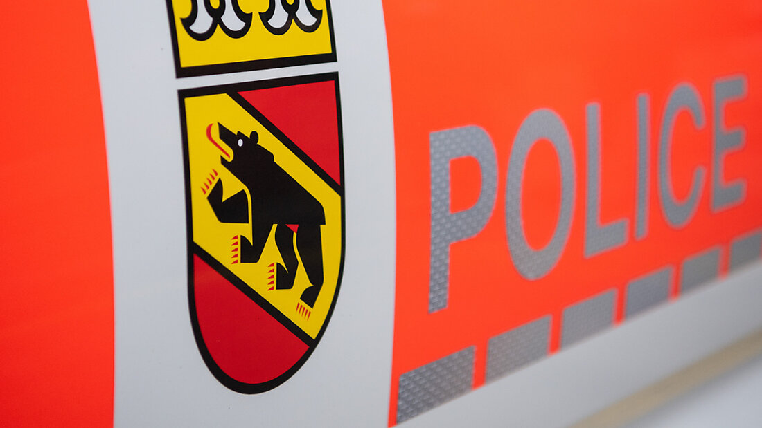 Die Kantonspolizei Bern ermittelt zu einem mutmasslichen Tötungsdelikt in Lyss. (Symbolbild) 20250429154155195.jpg