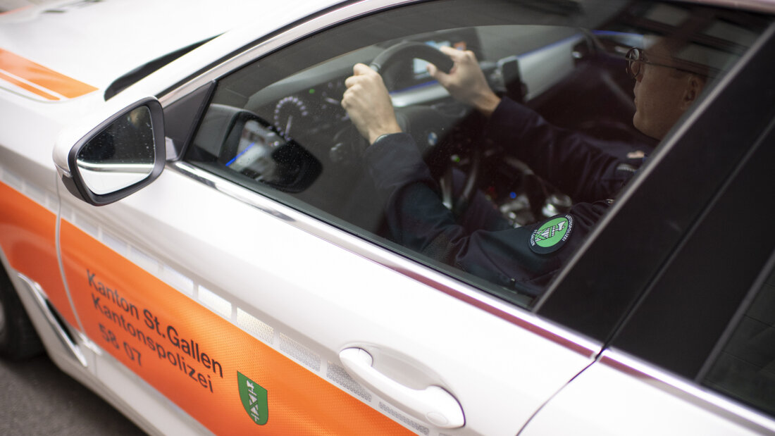 Die Kantonspolizei St. Gallen hielt in der Nacht auf Freitag auf der Autobahn A1 eine Geisterfahrerin an. (Symbolbild) 20260710105454617.jpg