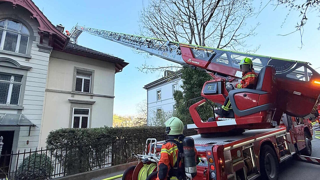Der Brand im Estrich des Mehrfamilienhauses in St. Gallen dürfte auf eine Kaffeerösterei zurückzuführen sein. 20250410220226618.jpg
