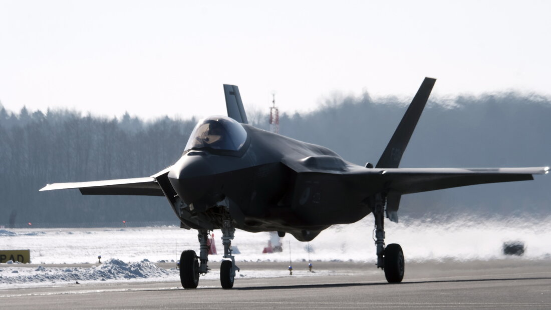 Mit dem F-35 werde das "fähigste Kampfflugzeug der Welt" eingeführt, sagte der deutsche Verteidigungsminister Boris Pistorius am Freitag in Texas, wo er den ersten von 35 dieser Kampfjets für die deutsche Luftwaffe in Empfang nahm. Deutschland gibt dafür zehn Milliarden Euro aus. (Archivbild) 20260918214107680.jpg