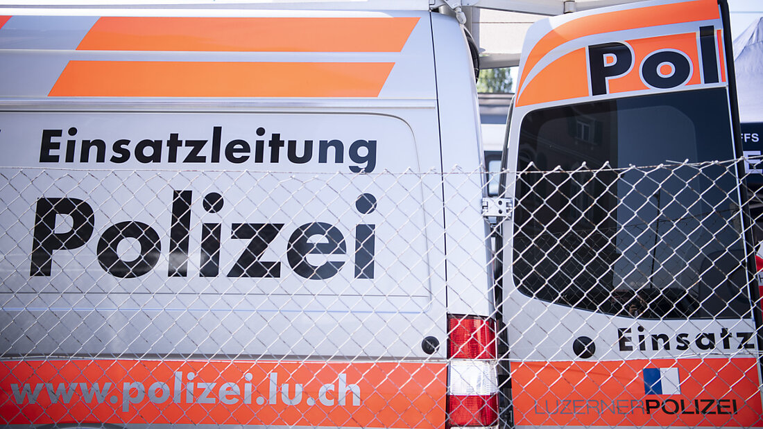 Die Luzerner Polizei bei einem Einsatz im Jahr 2022. (Archivbild) 20250322174953793.jpg