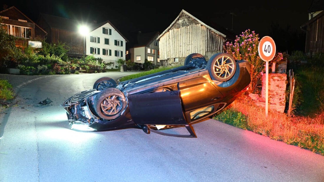 Der angetrunkene 34-Jährige landete mit seinem Auto in Malans auf dem Dach. 20250726113951948.jpg