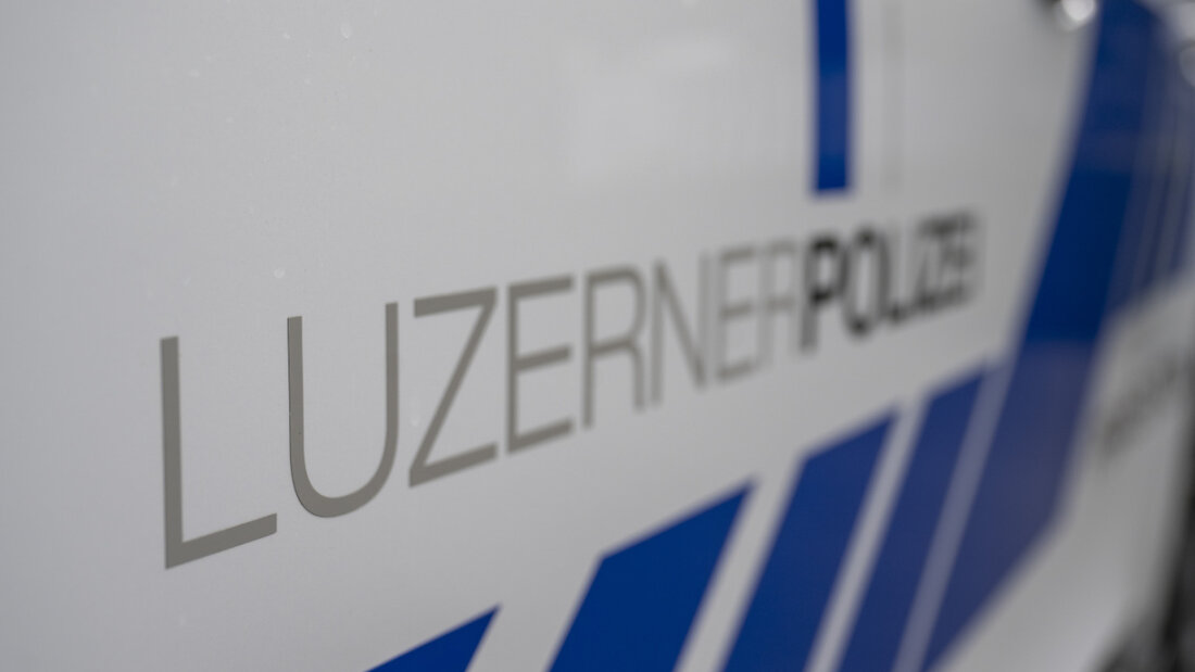 In Meggen LU mussten am Samstagabend 44 Personen nach einem Unfall in einer Tiefgarage evakuiert werden. (Symbolbild) 20251201094057025.jpg