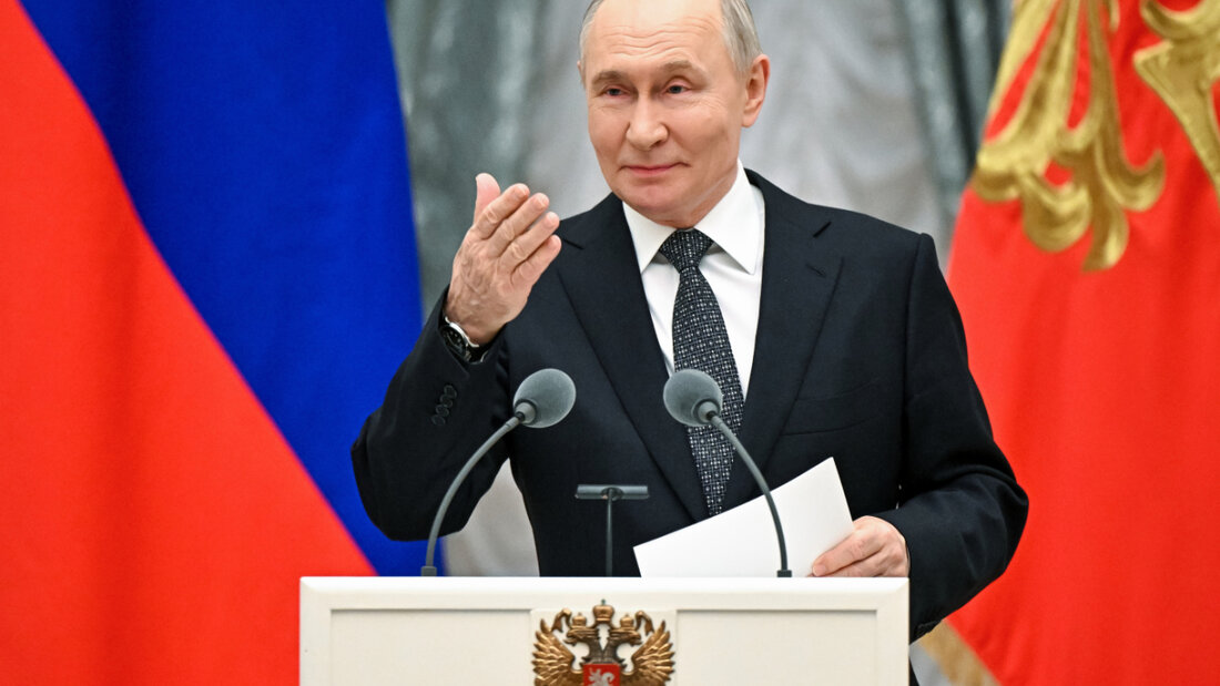 Dieses von der staatlichen russischen Nachrichtenagentur Sputnik via AP verbreitete Foto zeigt den russischen Präsidenten Wladimir Putin während seiner Rede bei einer Preisverleihung für junge Schriftsteller und Künstler im Kreml. Foto: Kristina Solovyova/Pool Sputnik Kremlin/AP/dpa 20260327164031651.jpg
