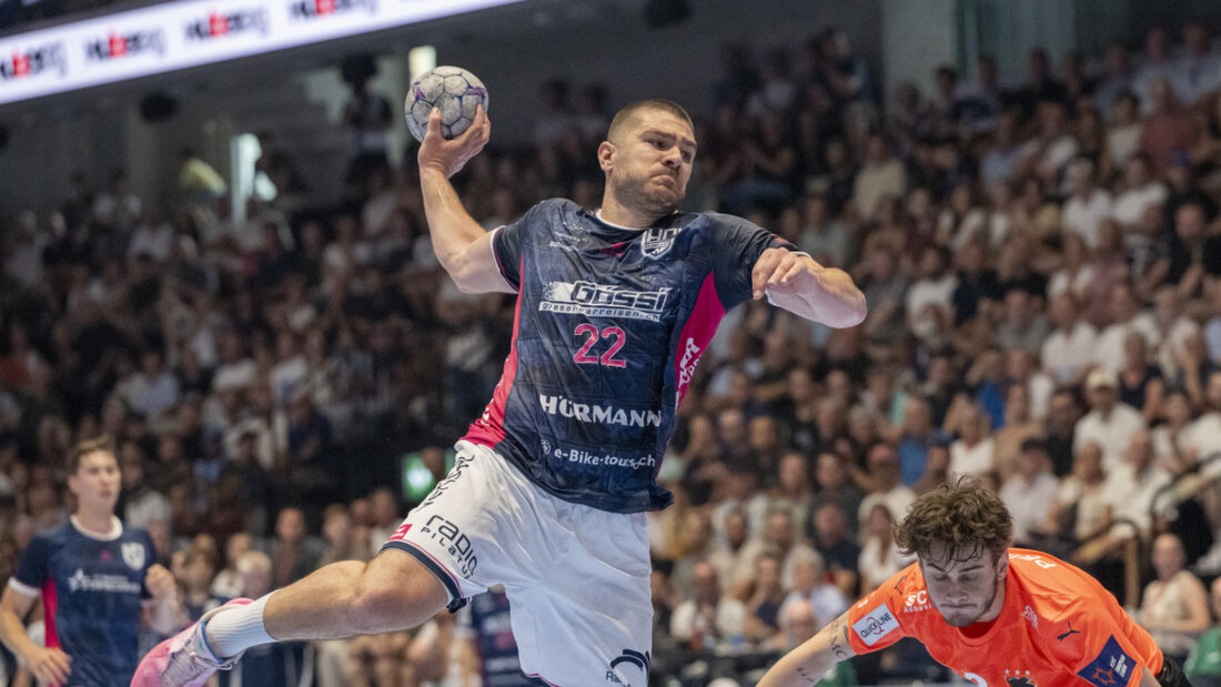 Der wurfgewaltige Marin Sipic von Kriens-Luzern versenkt den Ball zwölf Mal im Tor der Kadetten 20260527210801943.jpg