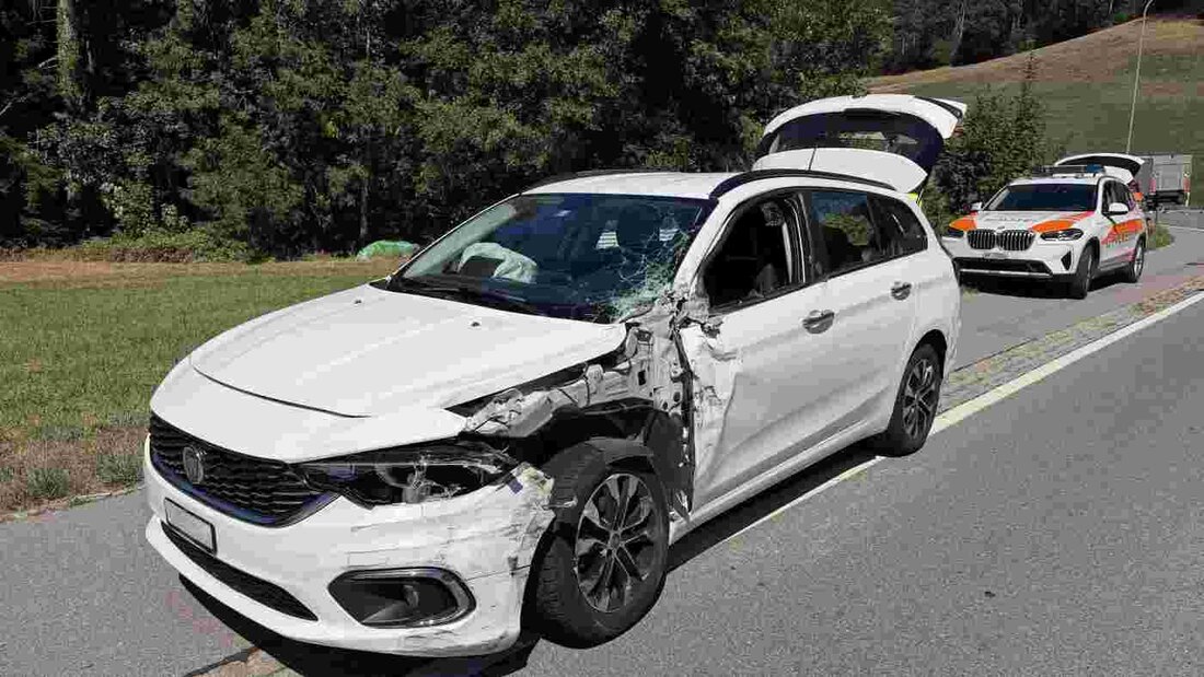 Beim Unfall in Herisau AR entstand an einem Auto Totalschaden. 20260820125247722.jpg