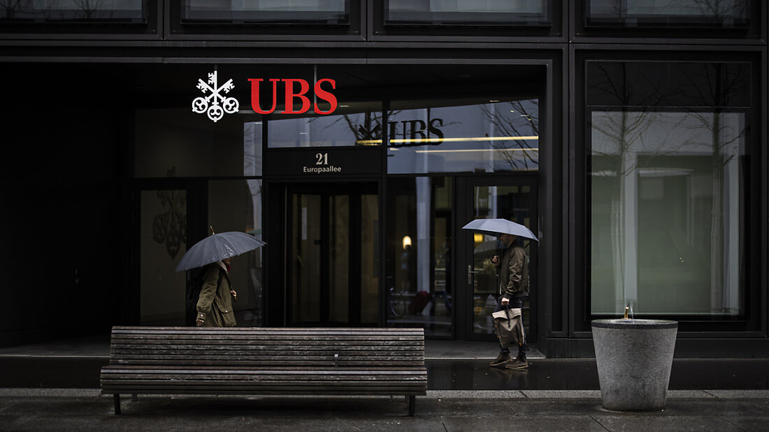 UBS wird von Ethos für Vergütungsbericht und Aktienrückkauf kritisiert (Archivbild) 20250327081025080.jpg