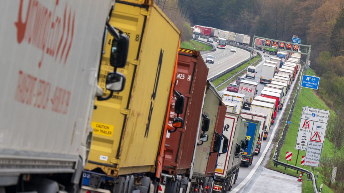 Laut Industrie werden derzeit noch mehr als 90 Prozent aller neu zugelassenen Lkw mit Diesel betrieben. (Archivbild) 20250611001511001.jpg