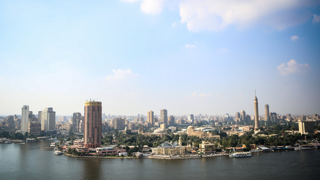 ARCHIV - Blick auf den Cairo Tower (r) und die Oper (M) auf der Insel Gezira, umgeben vom Nil. Foto: Gehad Hamdy/dpa/Symbolbild 20260729192739224.jpg
