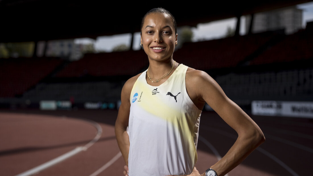 Audrey Werro posiert im Zürcher Letzigrund 20260827043021078.jpg