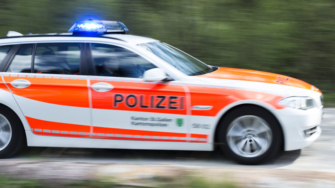 Eine Patrouille der Kantonspolizei St. Gallen ist auf der Autobahn von einem Raser mit 191 Stundenkilometern überholt worden. (Symbolbild) 20251123094009979.jpg