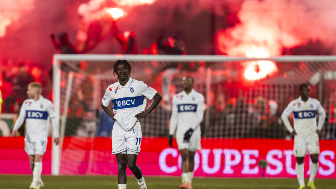 Hängende Köpfe bei Lausanne nach dem Achtelfinal-Aus gegen Yverdon 20251203232452974.jpg