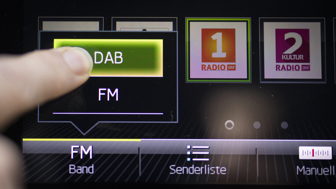 Es wäre günstiger, allen Radiohörerinnen und Hörern ein DAB+ Radio zu schenken, als weiterhin via UKW zu senden, kritisierte der Verband Unikom den Entscheid der SRG. (Archiv) 20251211164031282.jpg