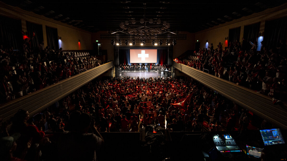 Die Fans bejubelten das Schweizer Team an der Medaillenfeier im Volkshaus in Zürich 20260601212558776.jpg