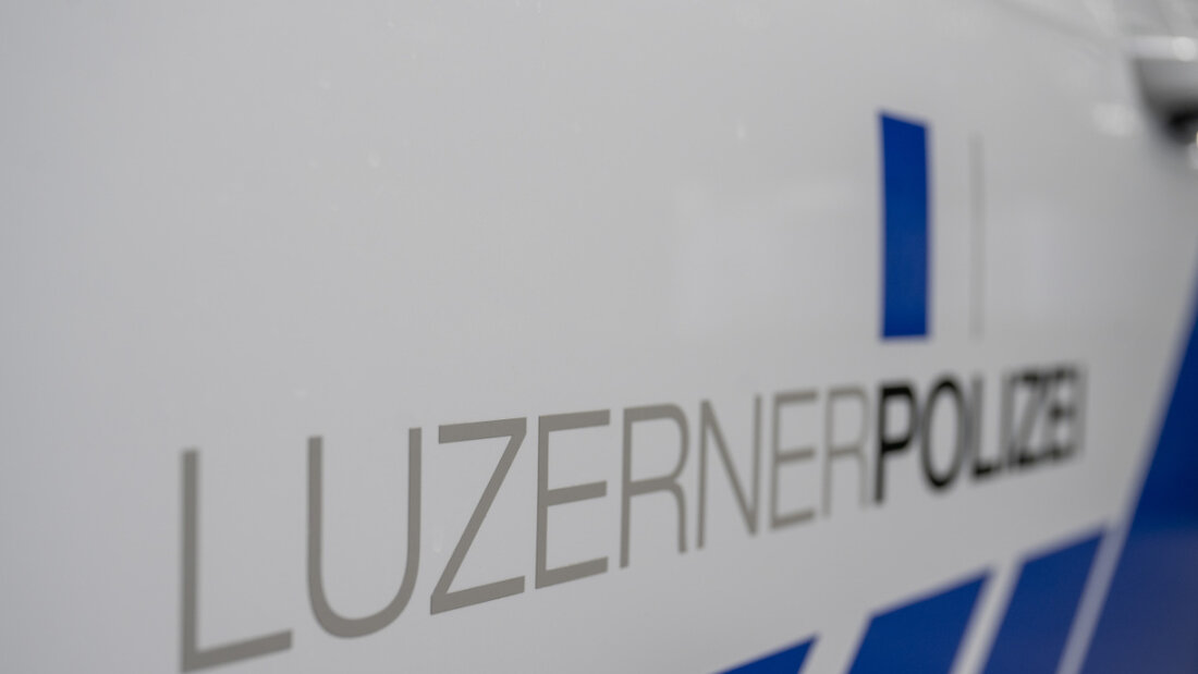 In Luzern sind am Samstagabend ein Polizist und eine Polizistin bei einem Einsatz verletzt worden. (Archivbild) 20260215071315787.jpg