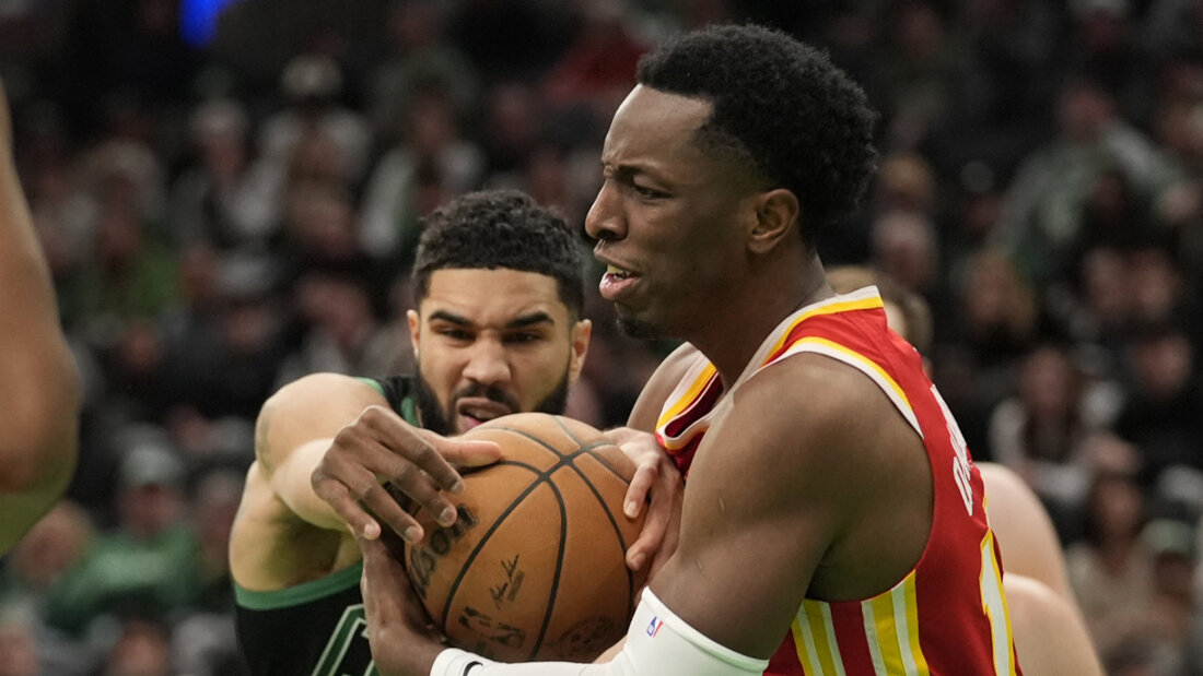 Atlantas Center Onyeka Okongwu (rechts) glänzt beim Sieg gegen NBA-Champion Boston 20250119072608531.jpg