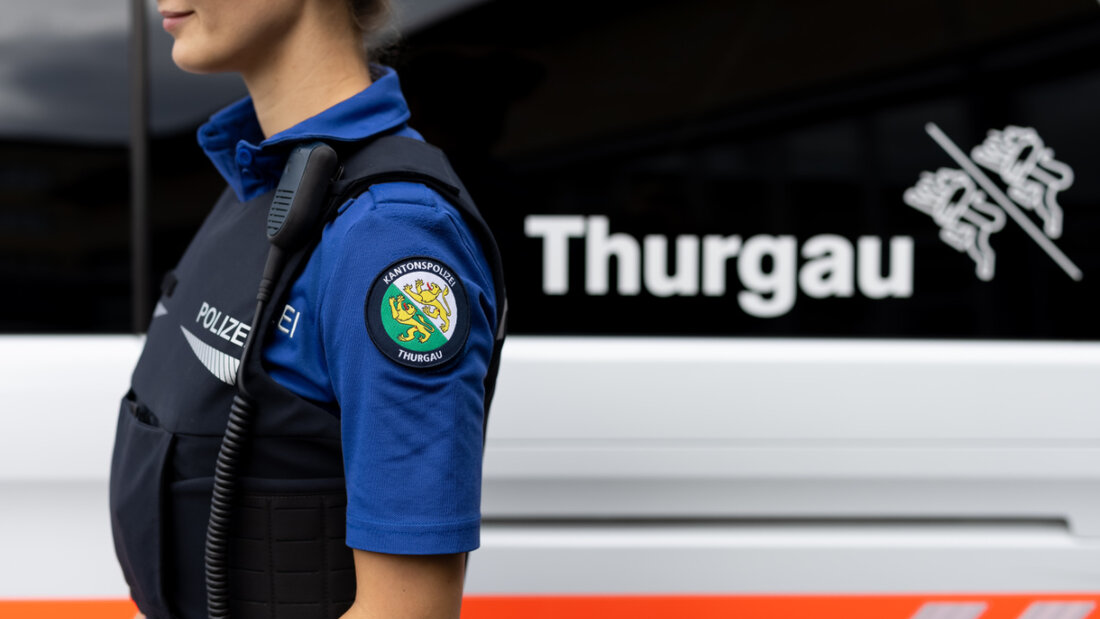 Die Thurgauer Kantonspolizei nahm in der Nacht auf Samstag fünf Männer aus der Slowakei und Rumänien nach einer Schlägerei fest. (Symbolbild) 20251213151720133.jpg