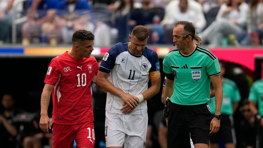 João Pinheiro (rechts) leitete bereits das Spiel zwischen der Schweiz und Bosnien-Herzegowina 20260709215254649.jpg
